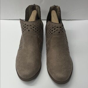 Carlos Santana Bentley Women's Taupe Ankle Booties